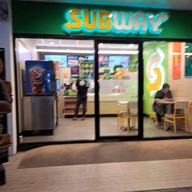 หน้าร้าน Subway พีทีที สเตชั่น ปู่เจ้าสมิงพราย
