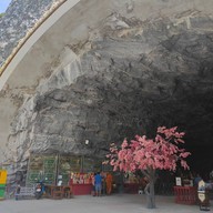 บรรยากาศ แกะสลักพระใหญ่ อู่ทอง สุพรรณบุรี