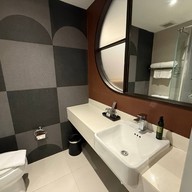 The Quarter On Nut by UHG