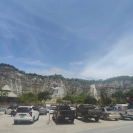 บรรยากาศ แกะสลักพระใหญ่ อู่ทอง สุพรรณบุรี