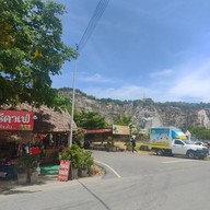 บรรยากาศ แกะสลักพระใหญ่ อู่ทอง สุพรรณบุรี