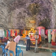 บรรยากาศ แกะสลักพระใหญ่ อู่ทอง สุพรรณบุรี