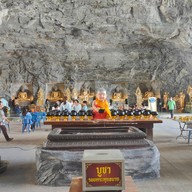 บรรยากาศ แกะสลักพระใหญ่ อู่ทอง สุพรรณบุรี