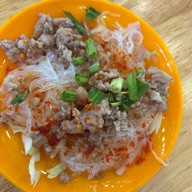 ซุปเปอร์ยำ ยำทุกอย่าง 20 บาท ตลาดนัดเลียบด่วนแดนเนรมิต