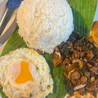 กระเพราฟรีไข่ดาว