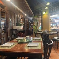 บ้านคุณแม่ Ban Khun Mae ชั้น 2 มาบุญครอง