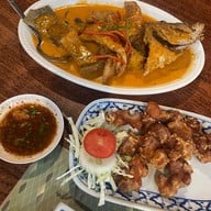 บ้านคุณแม่ Ban Khun Mae ชั้น 2 มาบุญครอง