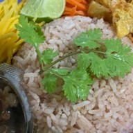 ข้าวคลุกกะปิ เจ๊น้อย แฉ . . ท