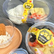 a piece of fruit - โฮมเมด กรีกโยเกิร์ต - homemade greek yoghurt