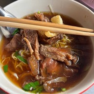 เมนูของร้าน ป้าเพ็ญ ก๋วยเตี๋ยวลึกลับ