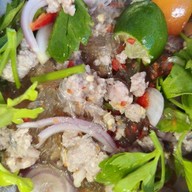 ยำติดแกรม-กะเพราเนื้อโคขุน