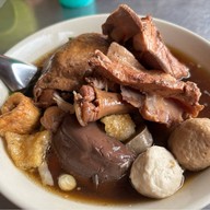 เมนูของร้าน ป้าเพ็ญ ก๋วยเตี๋ยวลึกลับ