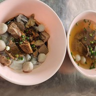 เมนูของร้าน ทรงกิจลูกชิ้นเนื้อวัว