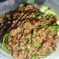 ยำติดแกรม-กะเพราเนื้อโคขุน