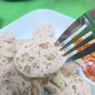 คุณแดงก๋วยจั๊บญวน พระอาทิตย์