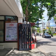 หน้าร้าน butch's coffee  อาคารวังเด็ก3 วิภาวดีซอย5 แยก1