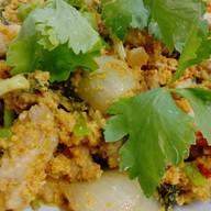 ชายท็อป  กะเพราหมาล่าหลายใจ อาหารตามสั่ง