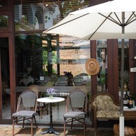 Petit Jardin Café et Bistro