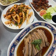 เมนูของร้าน ซ้งเป็ดพะโล้ ถนนเพิ่มสิน