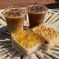 บ้านมิถุนา Cafe and Bakery -