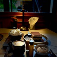 เมนูของร้าน Featherstone .