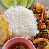 ชายท็อป  กะเพราหมาล่าหลายใจ อาหารตามสั่ง