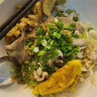 เมนูของร้าน ก๋วยเตี๋ยวตรอกโรงหมู ซอยสุกร