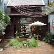 Petit Jardin Café et Bistro