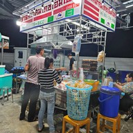 บรรยากาศ ร้านราดหน้าสมโภชเอ็มไพร์ปั้ม ปตท สาขาปั้ม ปตท