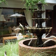 Petit Jardin Café et Bistro