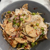 ข้าวมันไก่จารุรัตน์(ยำไก่แซบ) ราม2
