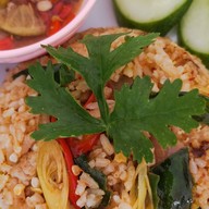 ชายท็อป  กะเพราหมาล่าหลายใจ อาหารตามสั่ง