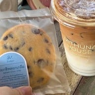 บ้านมิถุนา Cafe and Bakery -