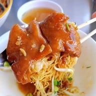 เมนูของร้าน ⭐เซ้งยกซด ก๋วยเตี๋ยวหมูต้มยำมะนาว คุณเหวิน สาขาศูนย์การค้าวรรัตน์ อร่อยมาก✨ มีขาย ซี่โครงหมู คากิ บะเต็ง หมูต้มยำ ลูกชิ้นปลาต้มยำ กุ้ยช่าย เกี๊ยวทอด ขนมจีบ ซาลาเปา เกาเหลา บะจ่าง กากหมู หนังปลาเเซลมอน สาขาศูนย์การค้าวรรัตน์