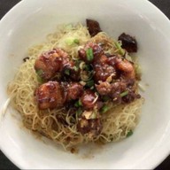 เมนูของร้าน ⭐เซ้งยกซด ก๋วยเตี๋ยวหมูต้มยำมะนาว คุณเหวิน สาขาศูนย์การค้าวรรัตน์ อร่อยมาก✨ มีขาย ซี่โครงหมู คากิ บะเต็ง หมูต้มยำ ลูกชิ้นปลาต้มยำ กุ้ยช่าย เกี๊ยวทอด ขนมจีบ ซาลาเปา เกาเหลา บะจ่าง กากหมู หนังปลาเเซลมอน สาขาศูนย์การค้าวรรัตน์