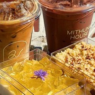 บ้านมิถุนา Cafe and Bakery -