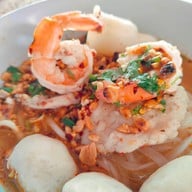 เมนูของร้าน ก๋วยเตี๋ยวต้มยำโบราณ ร้านเปลว นครปฐม