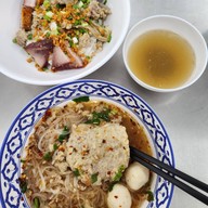 เมนูของร้าน ก๋วยเตี๋ยวต้มยำสามเหนือ ข้าวต้มแห้งคุณนิด พุทธมณฑลสาย 2