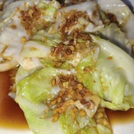 ยำติดแกรม-กะเพราเนื้อโคขุน