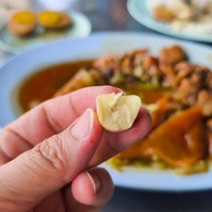 ขาหมู จ.ส.100 เซนต์หลุยส์