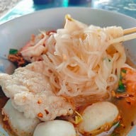 เมนูของร้าน ก๋วยเตี๋ยวต้มยำโบราณ ร้านเปลว นครปฐม