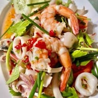 ชายเลซีฟู๊ด แอนด์ รีสอร์ท สะพานปลาชะอำ เพชรบุรี