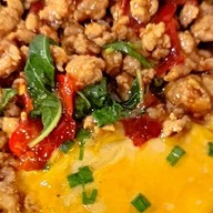 ครัวแม่จ๋า ข้าวห่อหมก ไข่ข้น กะเพราผัดพริกแห้ง