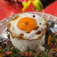 เมนูของร้าน กะเพราตาแป๊ะ อโศก