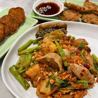 เย็นตาโฟเครื่องทรงโดย อ.มัลลิการ์ แฟชั่นไอส์แลนด์