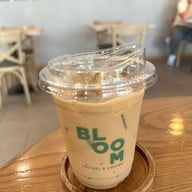 BLOOM PRETZEL & COFFEE พัฒนาการ