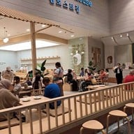 หน้าร้าน Mil Toast House Iconsiam