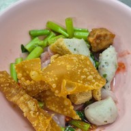 ฮี๊กี่ลูกชิ้นปลา(เยาวราช) รามอินทรา