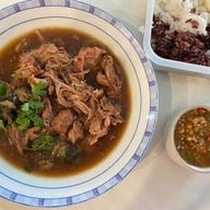 ขาหมูเจริญแสงสีลม สีลม