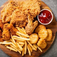 อาหารตามสั่ง เฟรนฟราย ไก่เขย่า   ครอฟเฟิล บ้านแม่